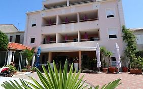 Anamar Apartments